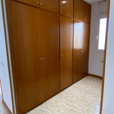 Villa Med A 2 Kilometros Andando De La Playa, Del Puerto De Aguadoc Y A 4 Del Centro De Muy Soleada Todo El Dia Capacidad Superior A 16 Personas No Requiere Coche