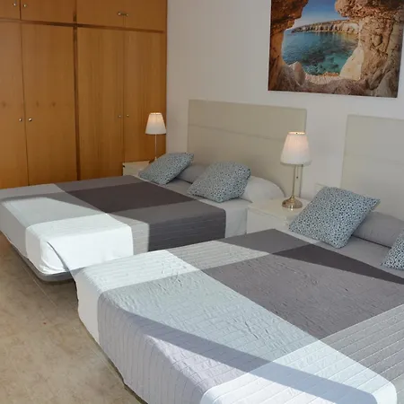 Med A 2 Kilometros Andando De La Playa, Del Puerto De Aguadoc Y A 4 Del Centro De Muy Soleada Todo El Dia Capacidad Superior A 16 Personas No Requiere Coche Villa
