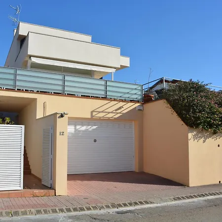 Med A 2 Kilometros Andando De La Playa, Del Puerto De Aguadoc Y A 4 Del Centro De Muy Soleada Todo El Dia Capacidad Superior A 16 Personas No Requiere Coche Villa