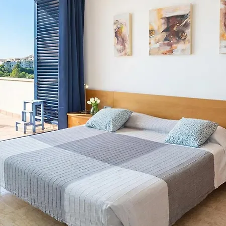 Med A 2 Kilometros Andando De La Playa, Del Puerto De Aguadoc Y A 4 Del Centro De Muy Soleada Todo El Dia Capacidad Superior A 16 Personas No Requiere Coche * Sitges