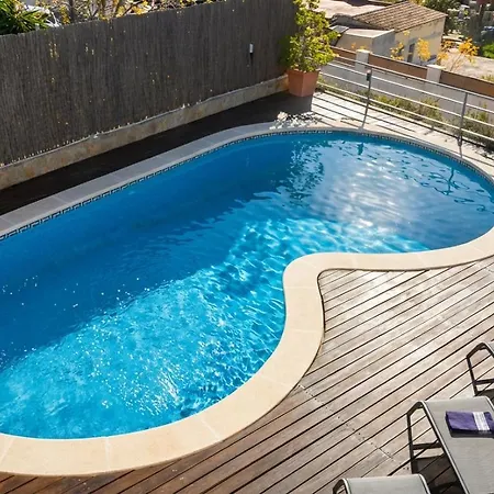 Villa Med A 2 Kilometros Andando De La Playa, Del Puerto De Aguadoc Y A 4 Del Centro De Muy Soleada Todo El Dia Capacidad Superior A 16 Personas No Requiere Coche