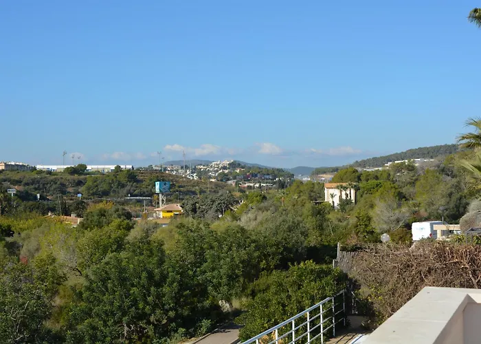 Med A 2 Kilometros Andando De La Playa, Del Puerto De Aguadoç Y A 4 Del Centro De Muy Soleada Todo El Dia Capacidad Superior A 16 Personas No Requiere Coche Villa Sitges