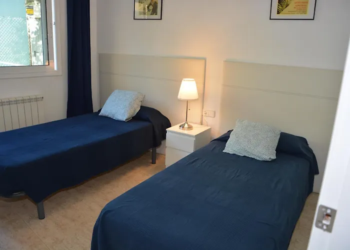 Med A 2 Kilometros Andando De La Playa, Del Puerto De Aguadoç Y A 4 Del Centro De Muy Soleada Todo El Dia Capacidad Superior A 16 Personas No Requiere Coche Sitges