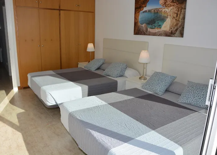 Med A 2 Kilometros Andando De La Playa, Del Puerto De Aguadoç Y A 4 Del Centro De Muy Soleada Todo El Dia Capacidad Superior A 16 Personas No Requiere Coche Villa