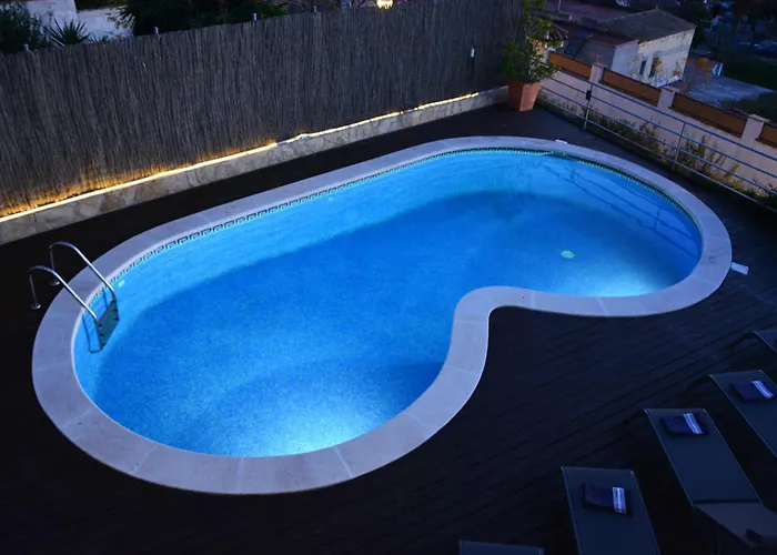 Med A 2 Kilometros Andando De La Playa, Del Puerto De Aguadoç Y A 4 Del Centro De Muy Soleada Todo El Dia Capacidad Superior A 16 Personas No Requiere Coche Villa