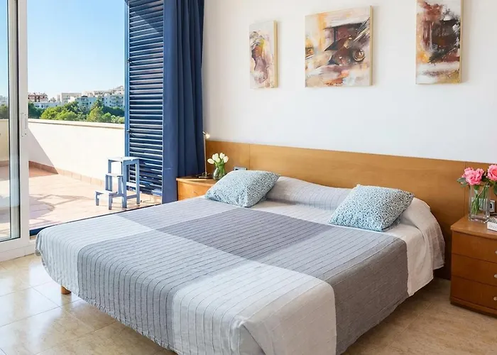 Med A 2 Kilometros Andando De La Playa, Del Puerto De Aguadoç Y A 4 Del Centro De Muy Soleada Todo El Dia Capacidad Superior A 16 Personas No Requiere Coche * Sitges
