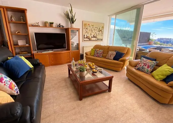 Med A 2 Kilometros Andando De La Playa, Del Puerto De Aguadoç Y A 4 Del Centro De Muy Soleada Todo El Dia Capacidad Superior A 16 Personas No Requiere Coche Villa Sitges