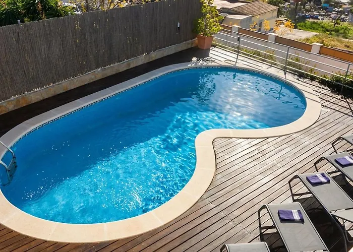 Villa Med A 2 Kilometros Andando De La Playa, Del Puerto De Aguadoç Y A 4 Del Centro De Muy Soleada Todo El Dia Capacidad Superior A 16 Personas No Requiere Coche